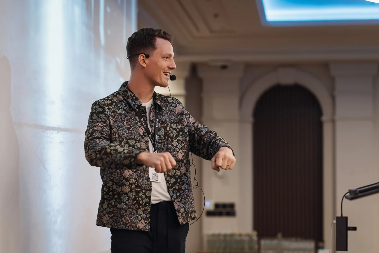Christoph Sauerborn speaking at a Brixon AI event and explaining an agent workflow.